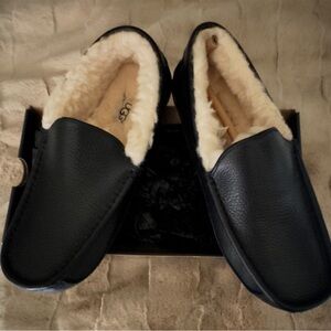 UGG Men's Black and Cream Loafers